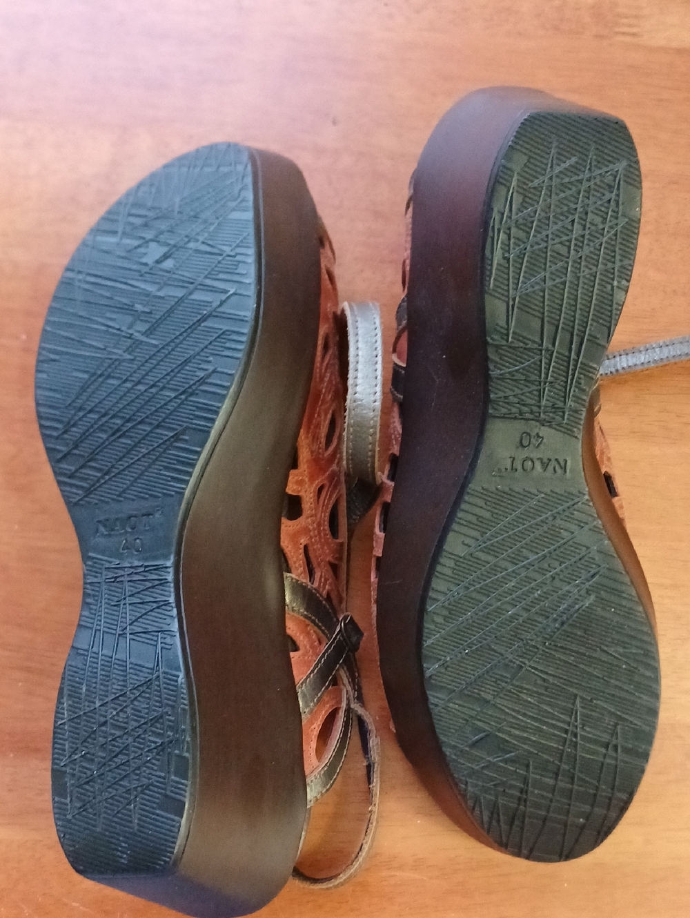 New Never Worn NAOT Deluxe Leather Cutout Platform Sandal Size 40 (US 9)
